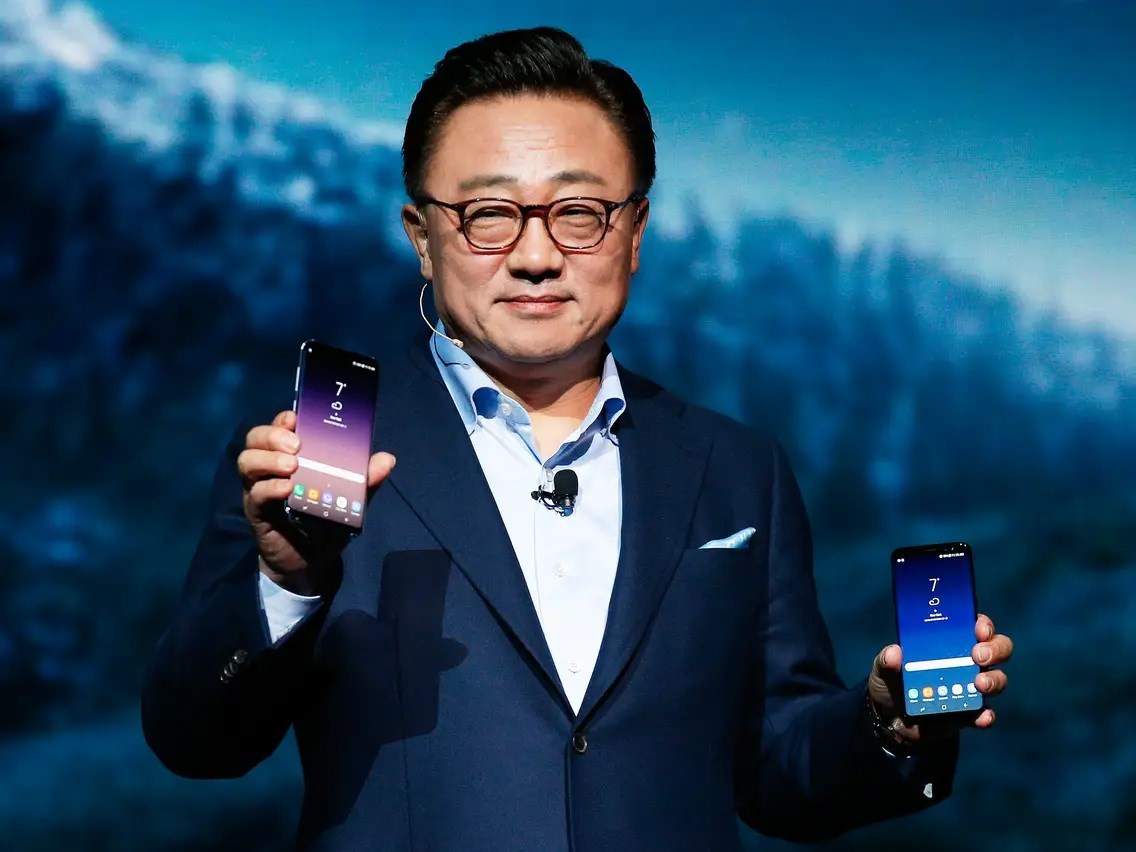 Samsung CEO apologizes for slowed down smartphones